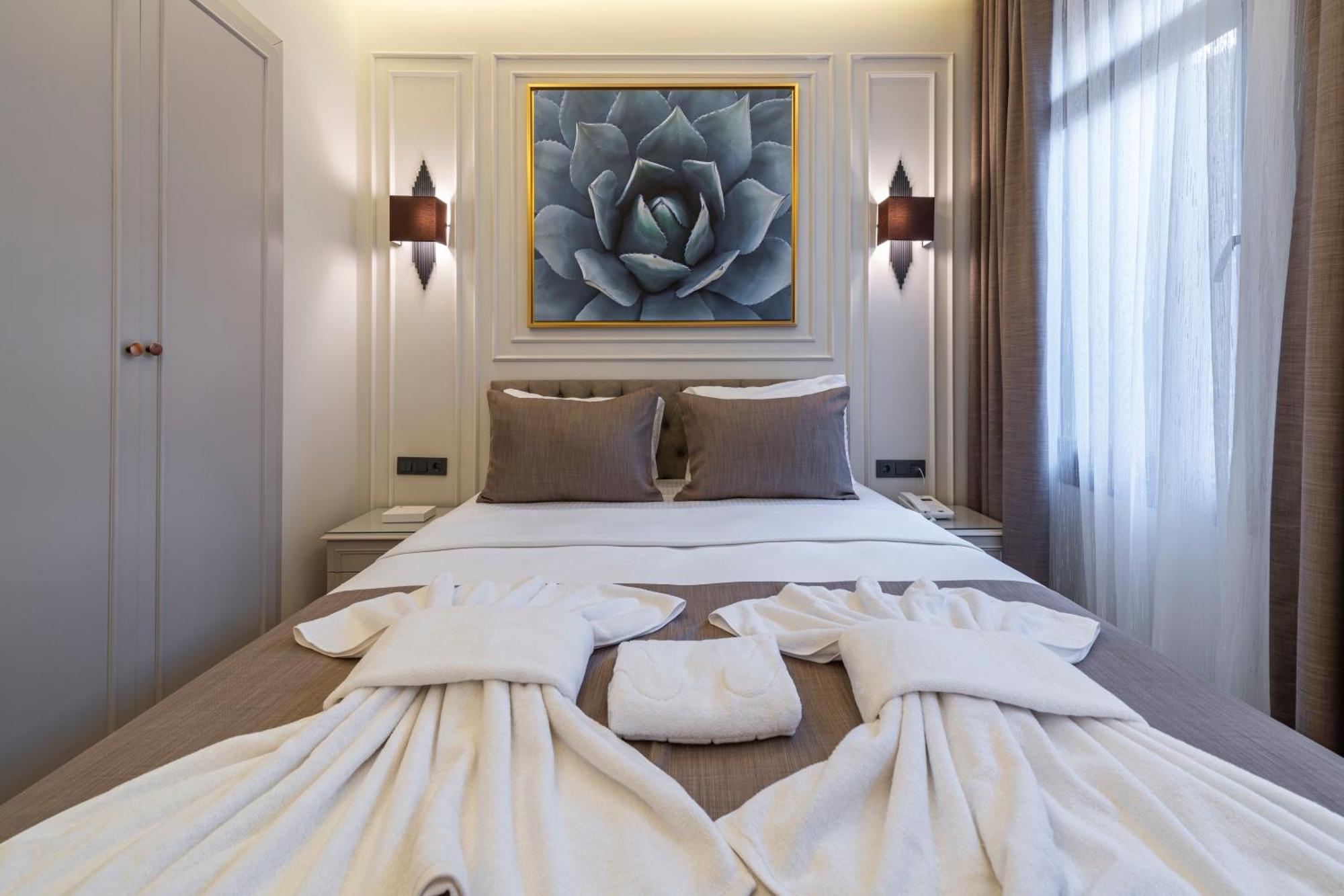 Pera Luna Premium Hotel Istanbul Exterior photo